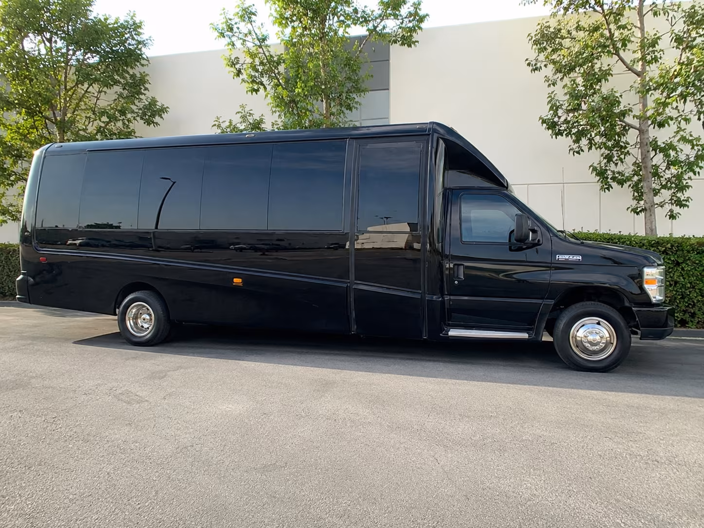 guest shuttles to tannins wine bar and wedding venues around corpus christi